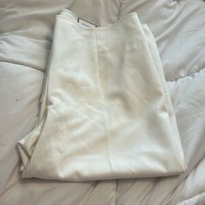 Chicos ultimate fit optic white pants.